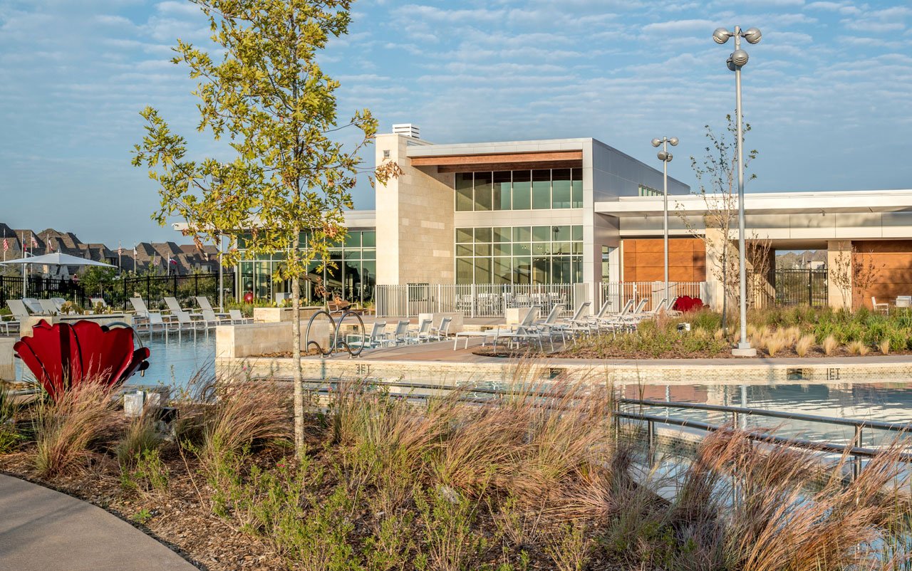 Exterior of Hollyhock Fields House with pool in foreground