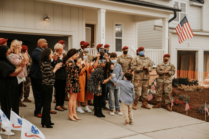 Hero Home Familiy receives keys to their new home